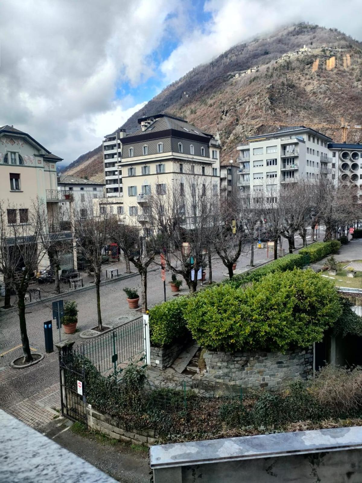 Bernina Station Center Apartment - Tirano Buitenkant foto