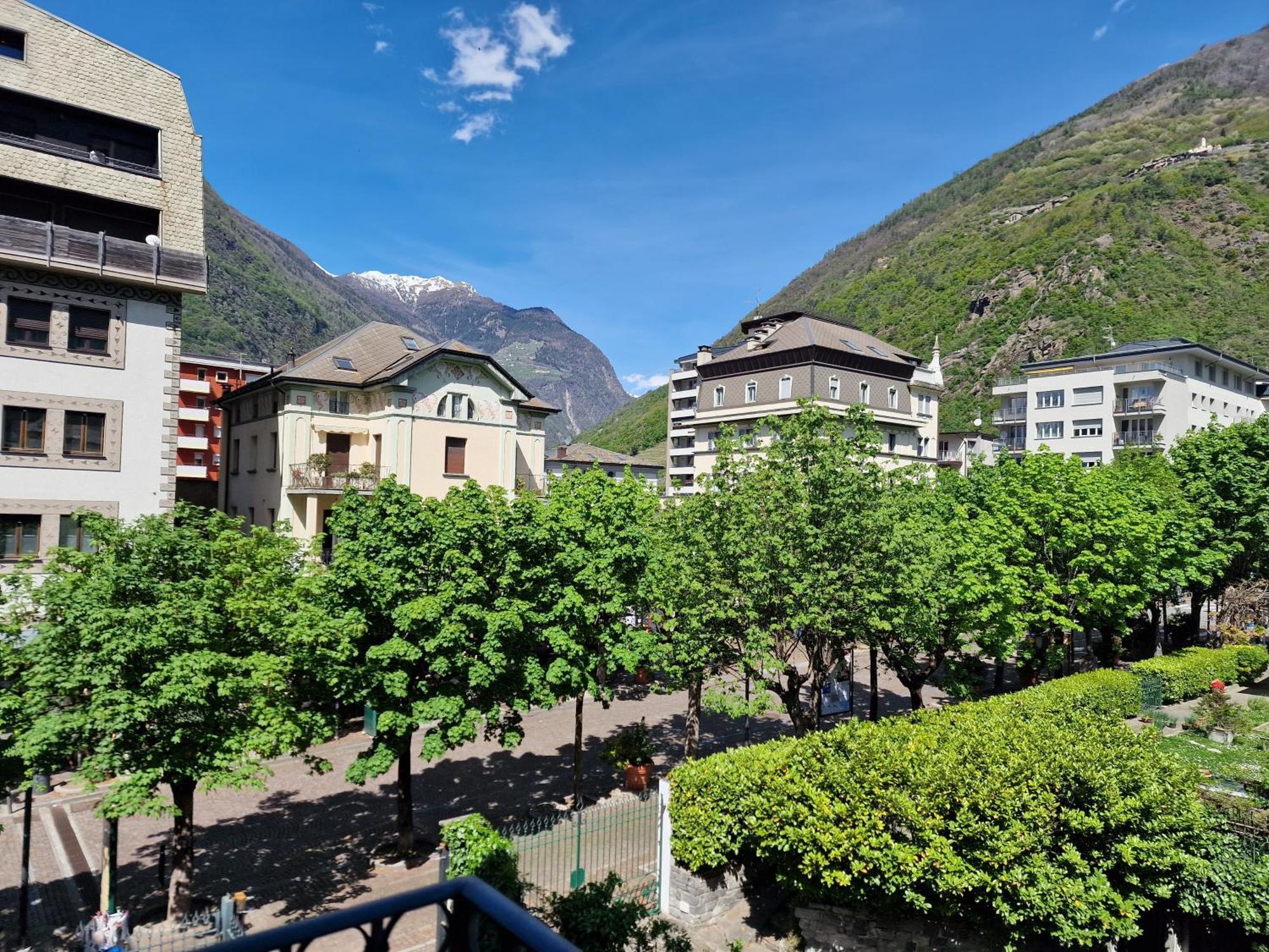 Bernina Station Center Apartment - Tirano Buitenkant foto