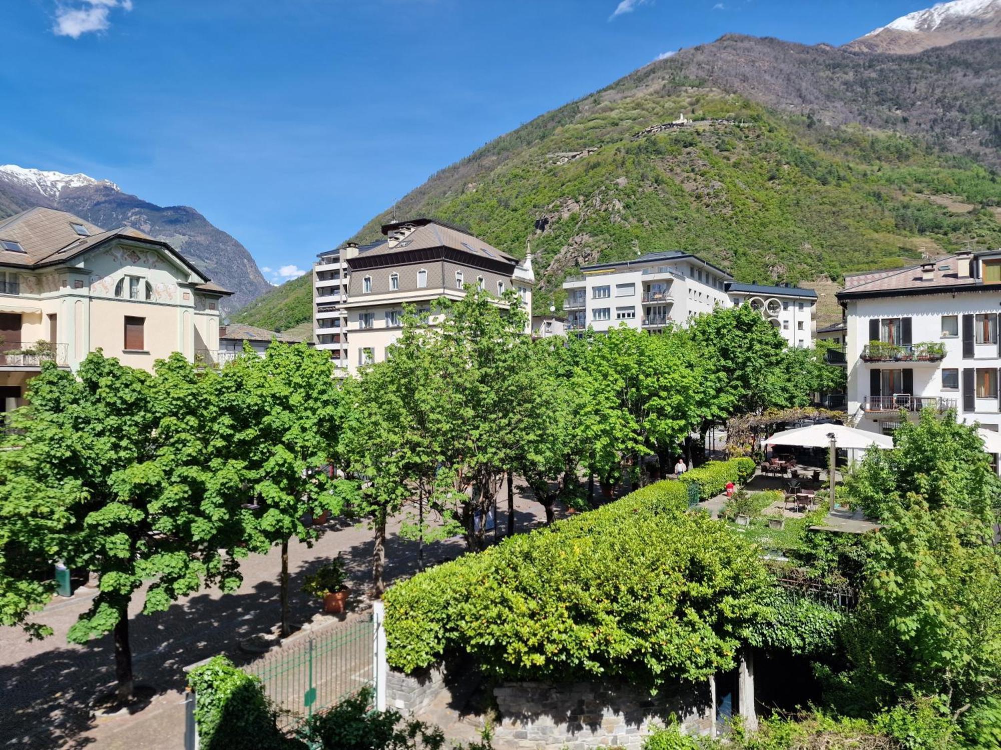 Bernina Station Center Apartment - Tirano Buitenkant foto
