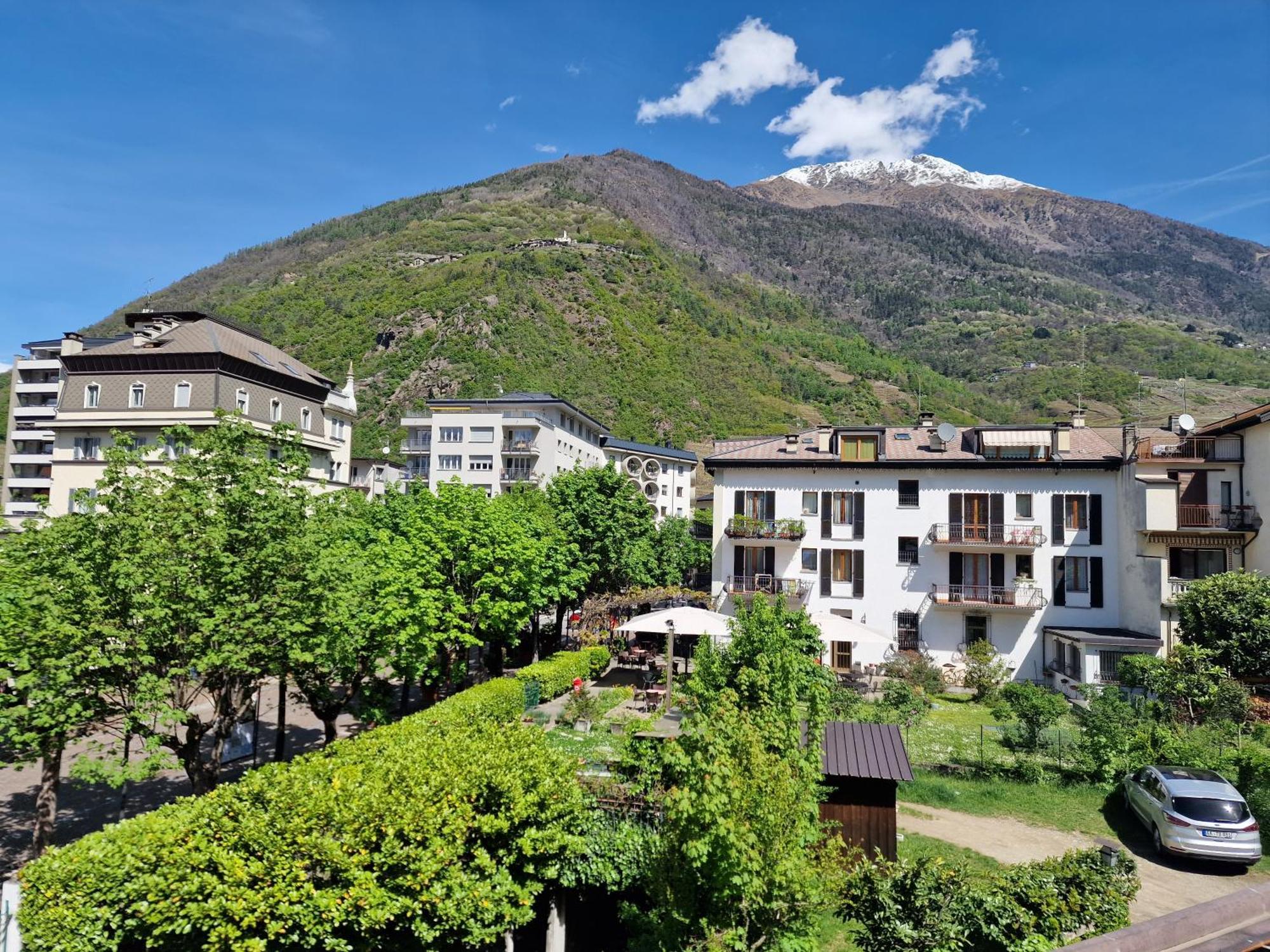 Bernina Station Center Apartment - Tirano Buitenkant foto