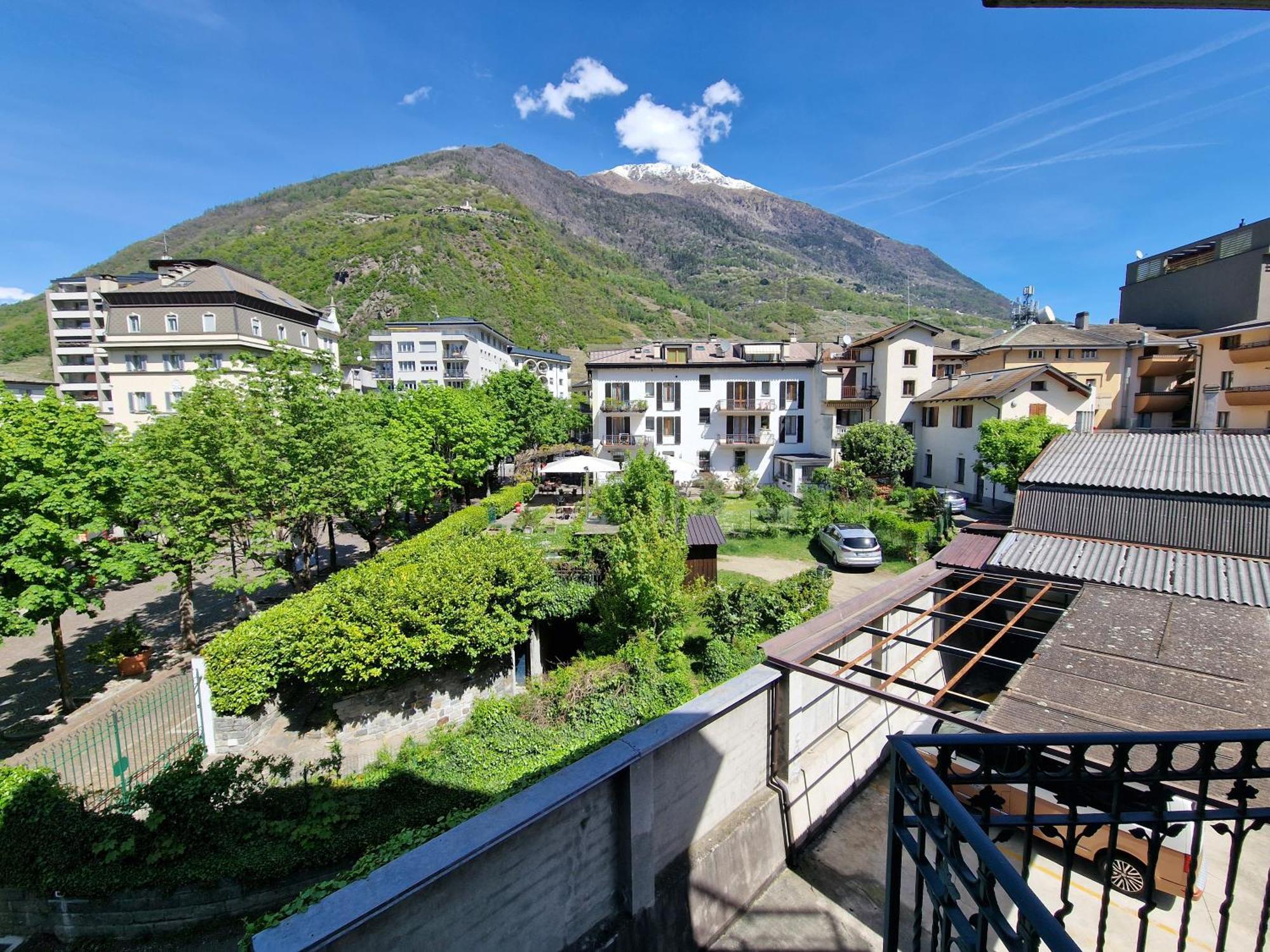 Bernina Station Center Apartment - Tirano Buitenkant foto